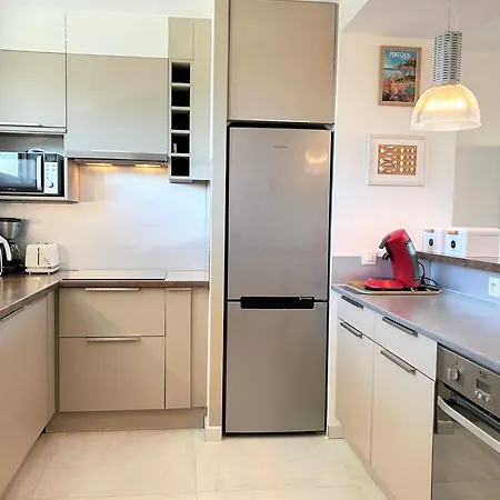 3 Pieces Refait A Neuf Avec Parking, 4 Couchages, Proche Et Commerces - - Fr-1-251-584